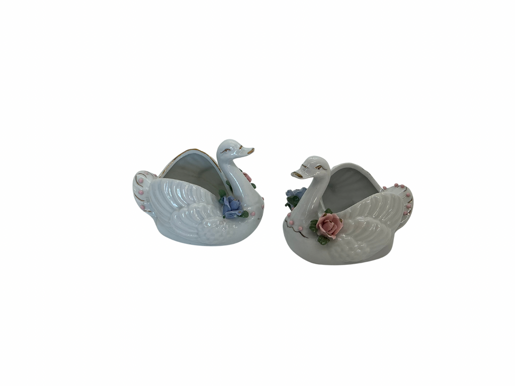Duo de cygnes en céramique fleurie – style vintage romantique /  Brocante