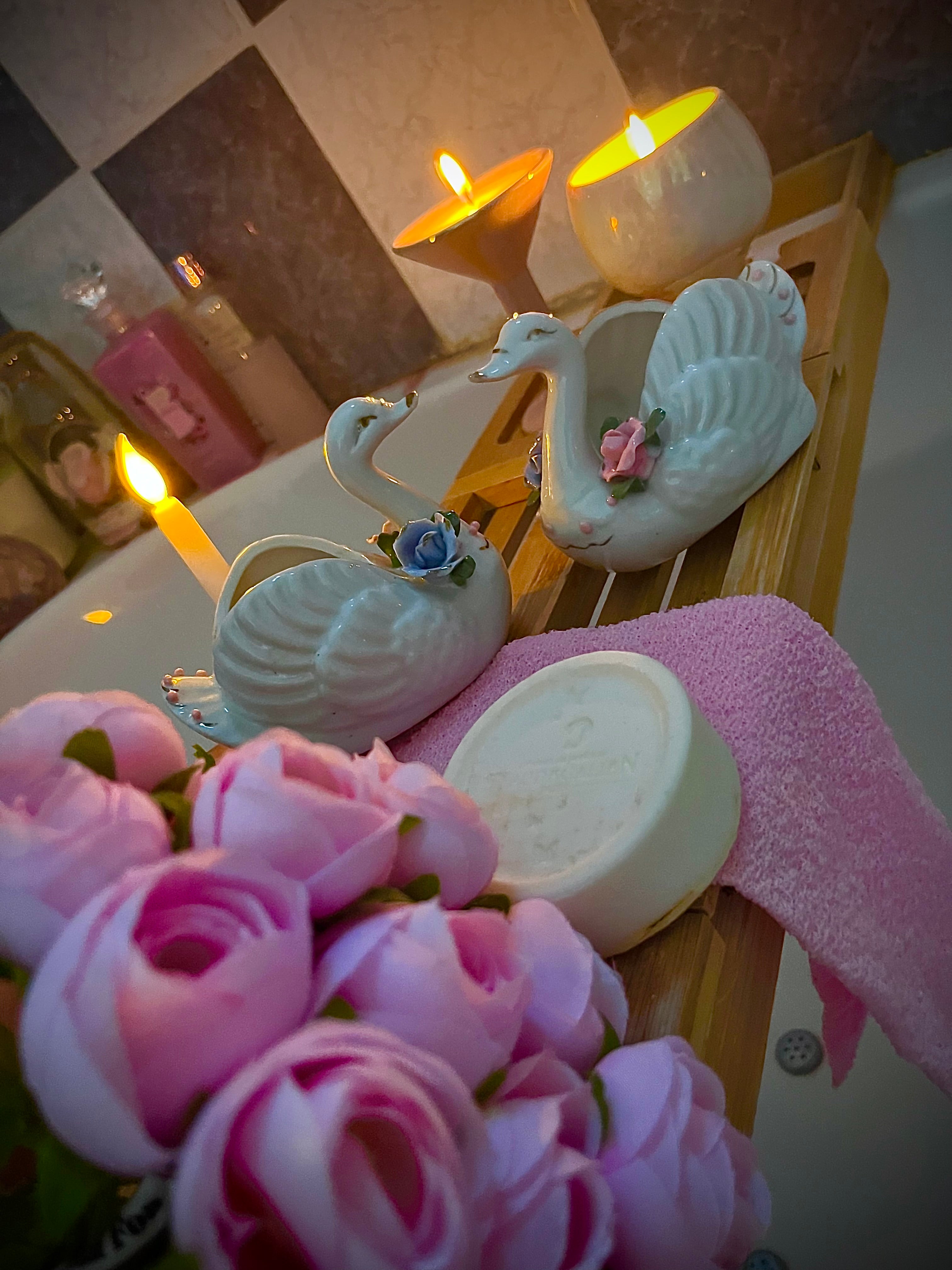 Duo de cygnes en céramique fleurie – style vintage romantique / Collection Way Brocante